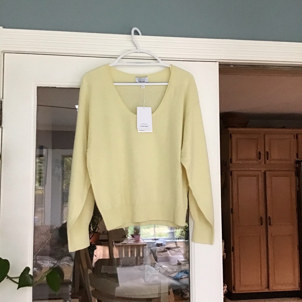 NWT pale yellow cashmere sweater